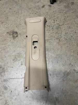 GMC YUKON 2007-2013 CENTRO IZQUIERDO LADO B PILAR CUBIERTA SUPERIOR CACHEMIR BRONCEADO OEM Foto 1 de 3