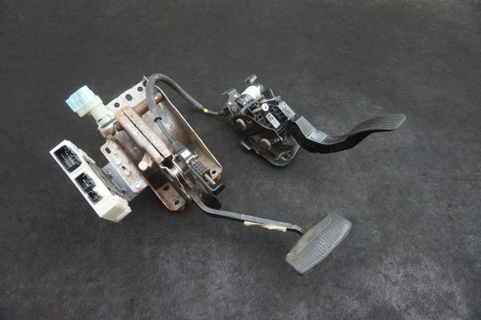 Suporte de pedal de freio acelerador a gás HC3Z9F836D Ford F350 Super Duty Lariat 17-22 - Imagem 1 de 4