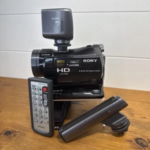 Sony HDR-CX7 HD Handycam Camcorder w/ Mic & Charging Station - 6.1MP AVCHD - Picture 1 of 23