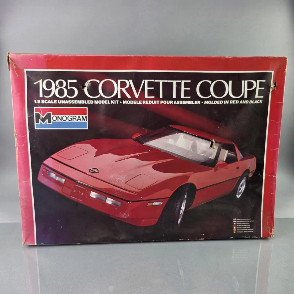 Monogram 1985 Corvette Coupe 1:8 Scale Model Kit 2608 GIANT Sport Car Vintage - Image 1 of 4