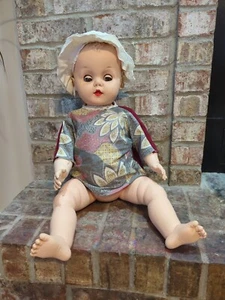Vintage Sleepy Eyed Babydoll 255 Modeled Hair Eyelashes 23 Inches W/ Outfit - Picture 1 of 24
