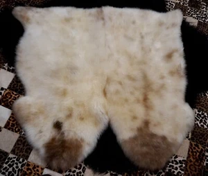Soft Natural Colourings - A Beautiful 1000mm x 1200mm European Sheepskin Rug - Picture 1 of 10