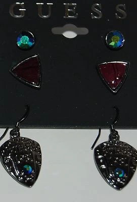 NUEVO CON ETIQUETAS Guess Piedras de Color Aurora Metal Negro, Aros de Inserción Púrpura 3 Pares Pendientes Foto 1 de 3