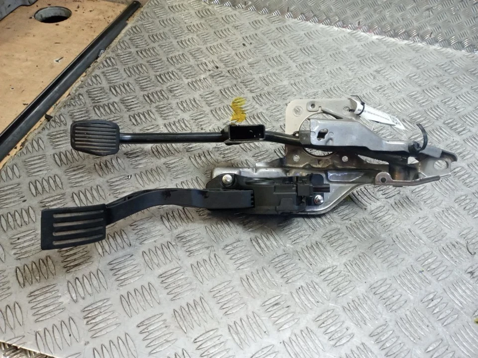 UNIDAD DE MONTAJE DE PEDAL DE FRENO FORD FOCUS C-MAX 2013-2018 AV612467/6PV010368-86 - Imagen 1 de 4