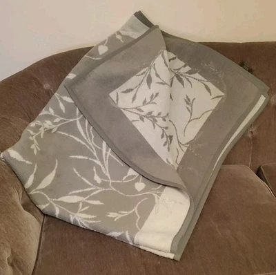 Vintage Ibena Blanket Green Reversible Floral Leaves 55” X 76” Germany Excellent - Image 1 of 4