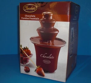 Mini fuente de fondue de chocolate de 3 niveles de Nostalgia Electrics - Tiene capacidad para 8 onzas - Imagen 1 de 7