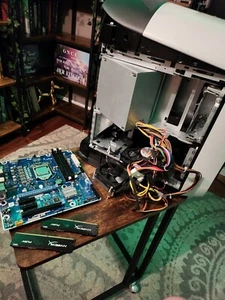 Alienware Aurora R11 Gaming PC Desktop -  i7-10700F@2.90GHz - 1TB SSD 64GB DDR4 - Picture 1 of 12