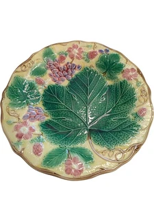 Wedgwood Majolica Decorative Plate with Floral and Fruit Design 11033 - Picture 1 of 9