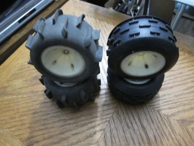 Juego de ruedas vintage RC10 Team Associated Tires excelente estado Foto 1 de 4