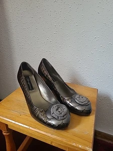 Brighton Pewter Gray Metallic Croco Embossed Leather Wedge Heels Pumps 8 Harem - Picture 1 of 15