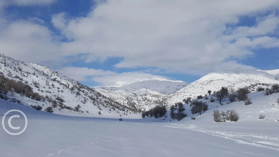 Ilustración de producto digital fotográfico. Nieve en Israel. Israel, montaña Hermón. Foto 1 de 1
