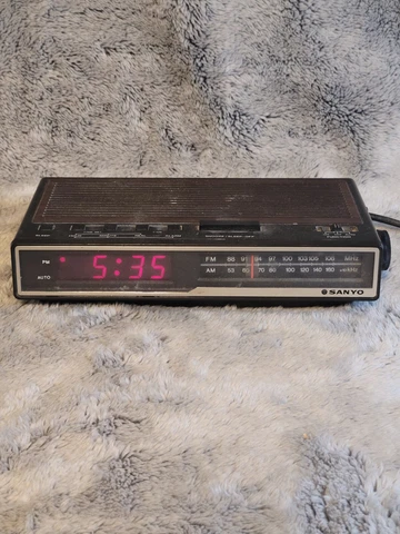 Vintage 1980's Sanyo Am/Fm Digital Clock Radio RM5005 *TESTED WORKS* Cover