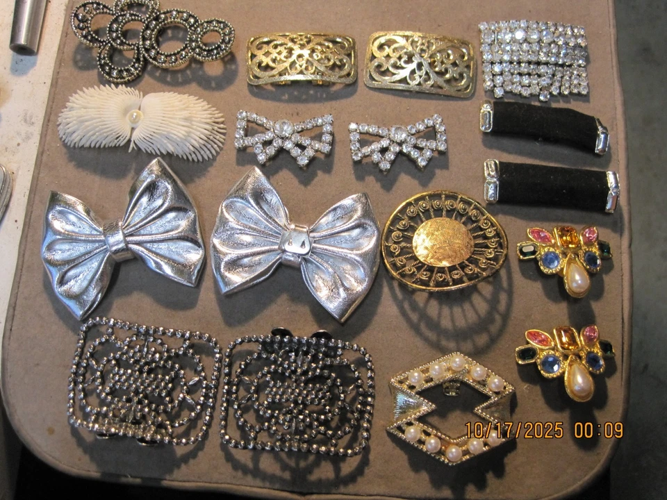 Lote de clips/hebillas para zapatos de tela de metal plástico latón antiguo/vintage Foto 1 de 1