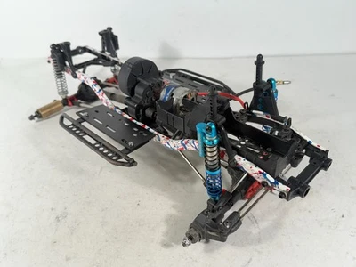 Chasis deslizante de rodillos sobre orugas Axial SCX10 ii 1/10 4x4 RC usado - Imagen 1 de 4