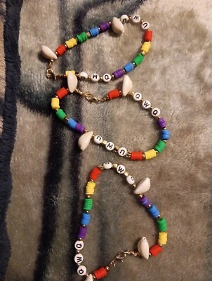 Pulseras orgullo/peludo hechas a mano.  Foto 1 de 4