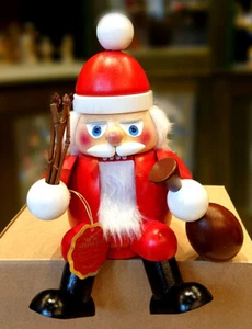Steinbach Nussknacker 23cm Weihnachtsmann Kantenhocker Handarbeit Erzgebirge - Picture 1 of 1