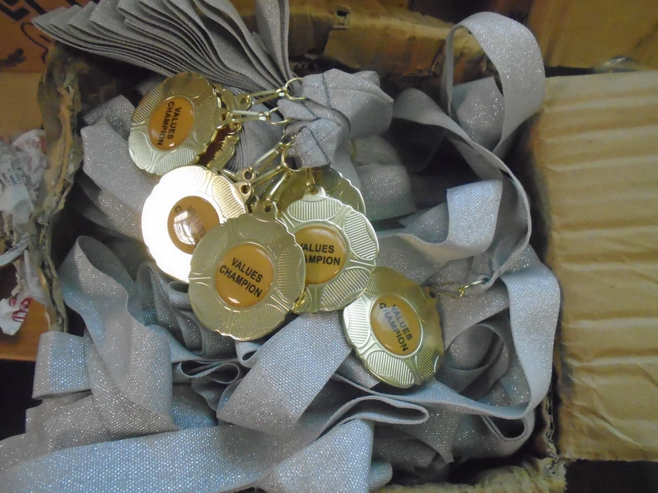 VALUES CHAMPION METAL Medallas de Oro X 10 Juegos Juguete Premios Regalos para Niños Niños Foto 1 de 1