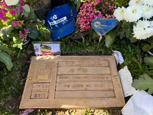 AYRTON SENNA grave memorial 8x10  PICTURE FORMULA 1 Brazilian - Picture 1 of 1