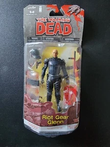 Figura de acción McFarlane Toys The Walking Dead RIOT GEAR GLENN serie de cómics 2 NUEVA - Imagen 1 de 2
