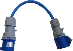 32A Stecker auf 16A Buchse Adapter strapazierfähig 4,0 mm arktischblau Kabelleitung. - Bild 1 von 1