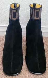 AUTÉNTICOS BOTINES FENDI LOGO 3" TACÓN BLOQUE GAMUZA CUERO SEMINUEVOS TALLA 36 1/2" NEGROS - Imagen 1 de 11