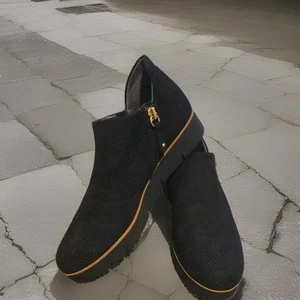 Gebrauchte Dr. Scholls schwarze Mikrofaser Rollin Stiefeletten Größe 6,5 - Bild 1 von 8