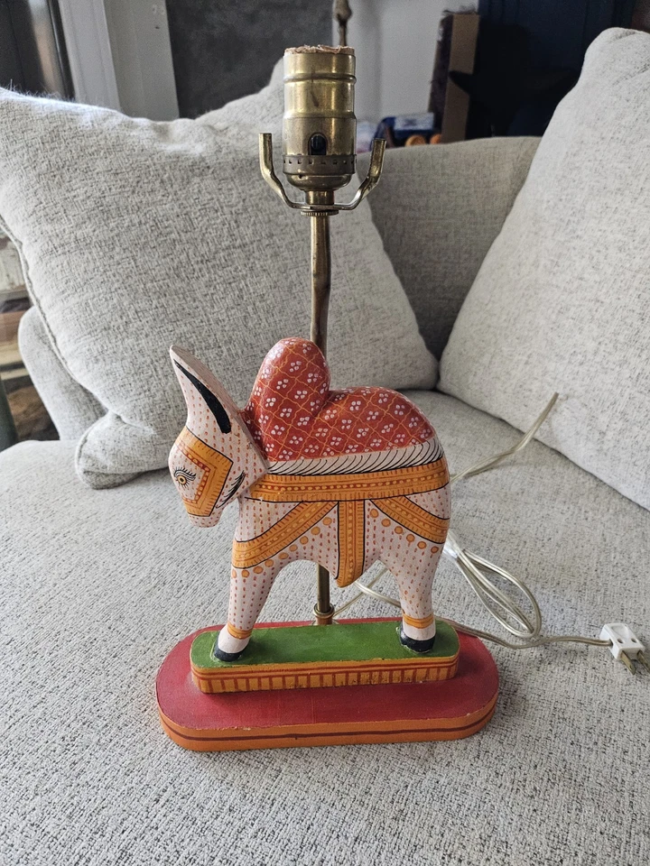 Antigua estatuilla india pintada a mano Nandi tallada de vaca lámpara popular rústica Foto 1 de 4