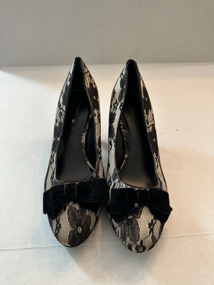 Fioni Women Black Laced Kitten Heel Shoe US Size 7.5 - Image 1 of 4