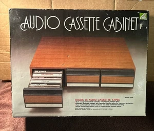 Armadio audiocassetta portaoggetti sistema modulare impilabile contiene 36 nastri vintage  - Foto 1 di 3