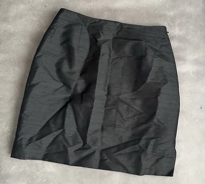 Minifalda de seda negra de la colección Hugo Buscati usada en excelente estado talla 6 Foto 1 de 4