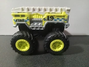 Hot Wheels Rev Tredz Monster Truck 5 Alarm Ladder Fire Truck Green - Picture 1 of 7