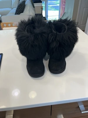 Ugg Australia… Botas clásicas con puño de piel de mongol negro… Talla 7…1090609 Foto 1 de 4