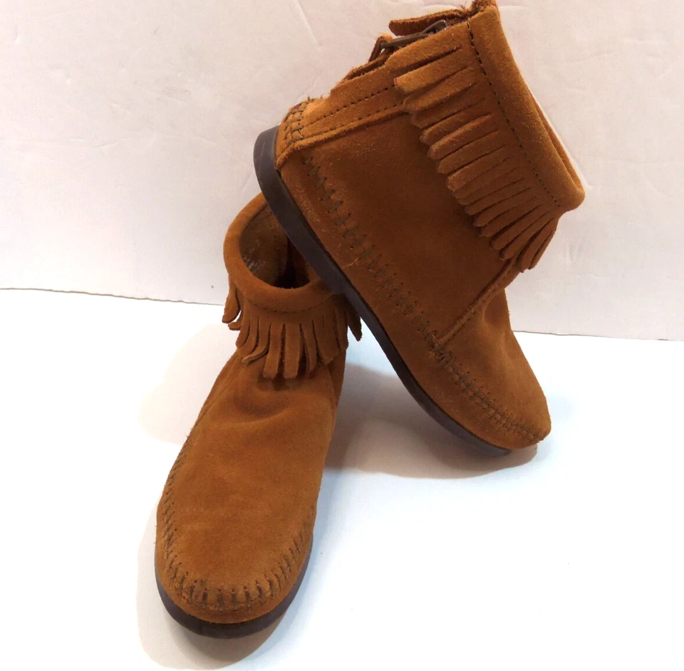 Minnetonka Brown Suede Fringe Back Zip Ankle Boots Sz 3 - Image 1 of 4