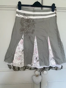 VILA Embroidered Design Skirt Size S Small Lagenlook Pleated Floral Y2K - Picture 1 of 8