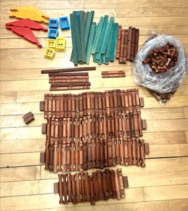 300 Pc Wood Lincoln Logs Roof Slates 1,2, and 3 Notch Logs Windows Doors - Picture 1 of 15