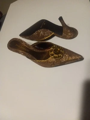 NUEVO 6 1/2 VINTAGE "ENZO" BROCADO DKBRN/BRNZ DETALLE GEMA/TELA GATITO TACÓN MULA Foto 1 de 4