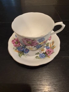 Royal Albert Cup And Saucer Floral pattern Gilt Rim - Picture 1 of 5
