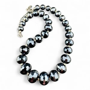 Hermoso Collar de Cuentas Graduadas Vidrio Facetado Azul Pizarra Firmado Cookie Lee - Imagen 1 de 4