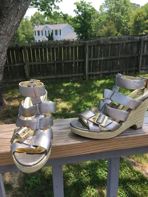 Cuñas de plataforma audrey brooke plateadas 7M Foto 1 de 4