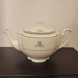 Johnson Brothers Pareek Teapot Cream White Scalloped Shape Vntg MADE IN ENGLAND - Picture 1 of 13