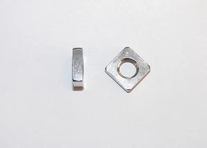 flache Vierkantmuttern M2 / M2,5 / M3 / M4 Edelstahl , DIN 562 , Vierkantmutter - Bild 1 von 1