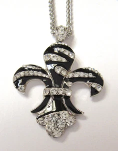 VINTAGE 1960s 70s FLEUR DE LIS BLACK ENAMEL RHINESTONE PENDANT & CHAIN SILVER - Picture 1 of 12