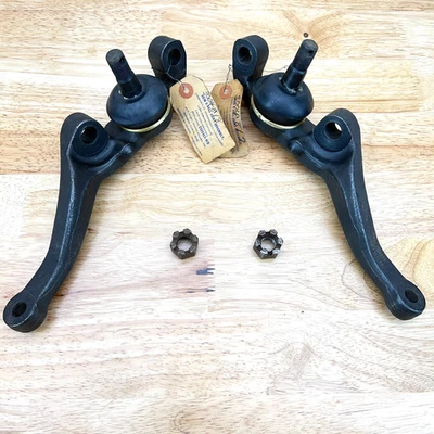 Juego de rótulas inferiores 1965-68 NY Newport Polara Monaco Fury Mopar 3004817 3004818 Foto 1 de 4