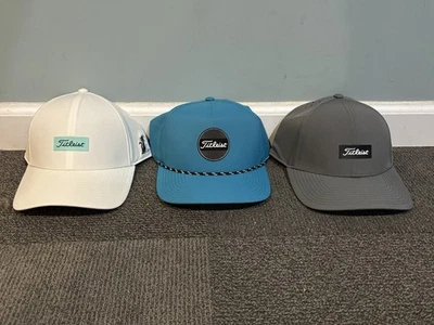 Lote de 3 gorras de golf Titleist totalmente nuevas cuerda de paseo marítimo ajustable gris blanco azul Foto 1 de 3