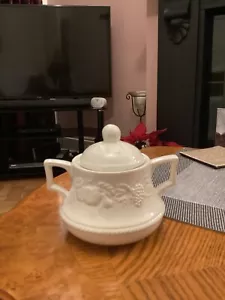 Bhs Lincoln Pottery , lidded sugar bowl cream/white - Picture 1 of 3