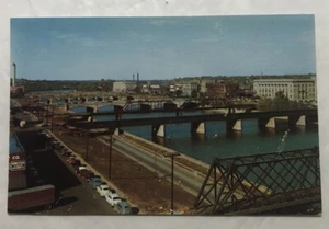 Des Moines River Front, Des Moines, Iowa. Cartolina (X1) - Foto 1 di 2
