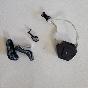 Monster High Frankie Stein Schools Out Wave 2 Replacement SHOES & Accessories - Picture 1 of 8