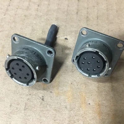 Used Amphenol 0106 Connector (2 Pics) - Image 1 of 4
