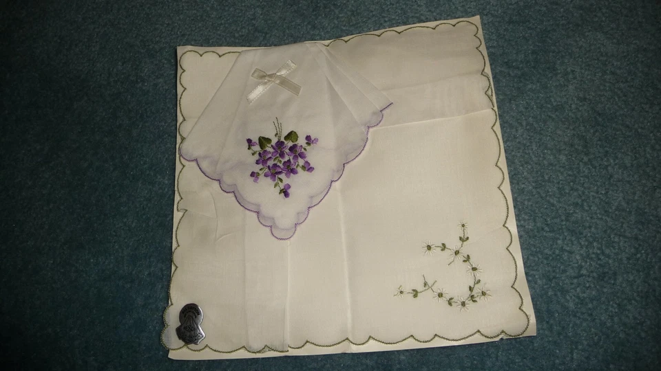 #224 DE COLECCIÓN LOTE 2 FLORES de algodón DESCO Swiss Hankie bordadas de algodón sin usar  Foto 1 de 1