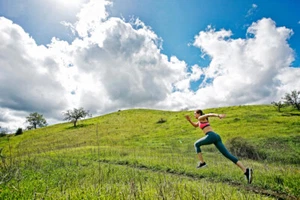 Woman Running on Hill Motivational Photo Art Print Poster 18x12 - Picture 1 of 3